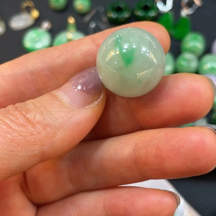 翡翠未镶嵌颈饰珠子