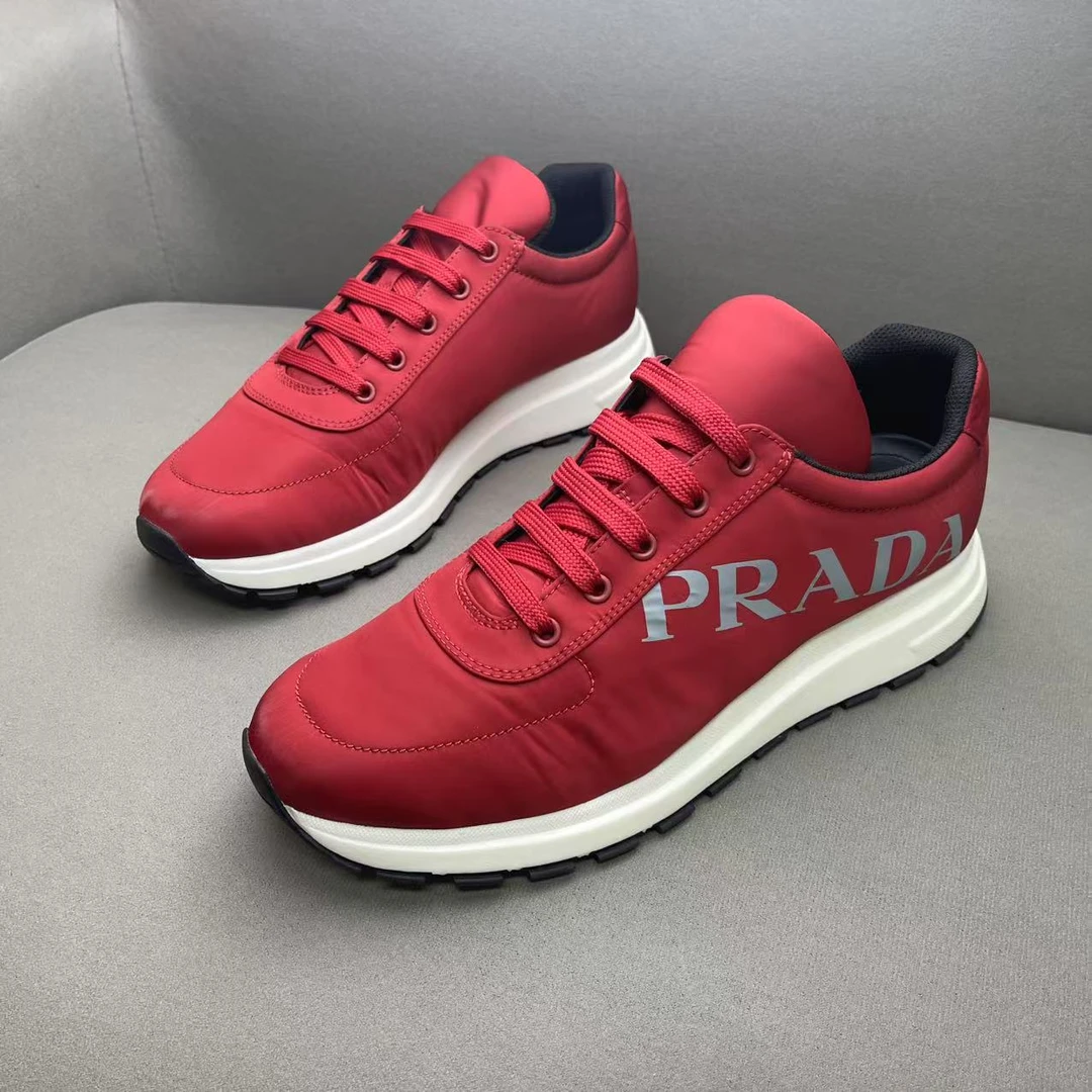 95新 Prada/普拉达 红色时尚百搭侧翼印花大logo运动鞋 42码
