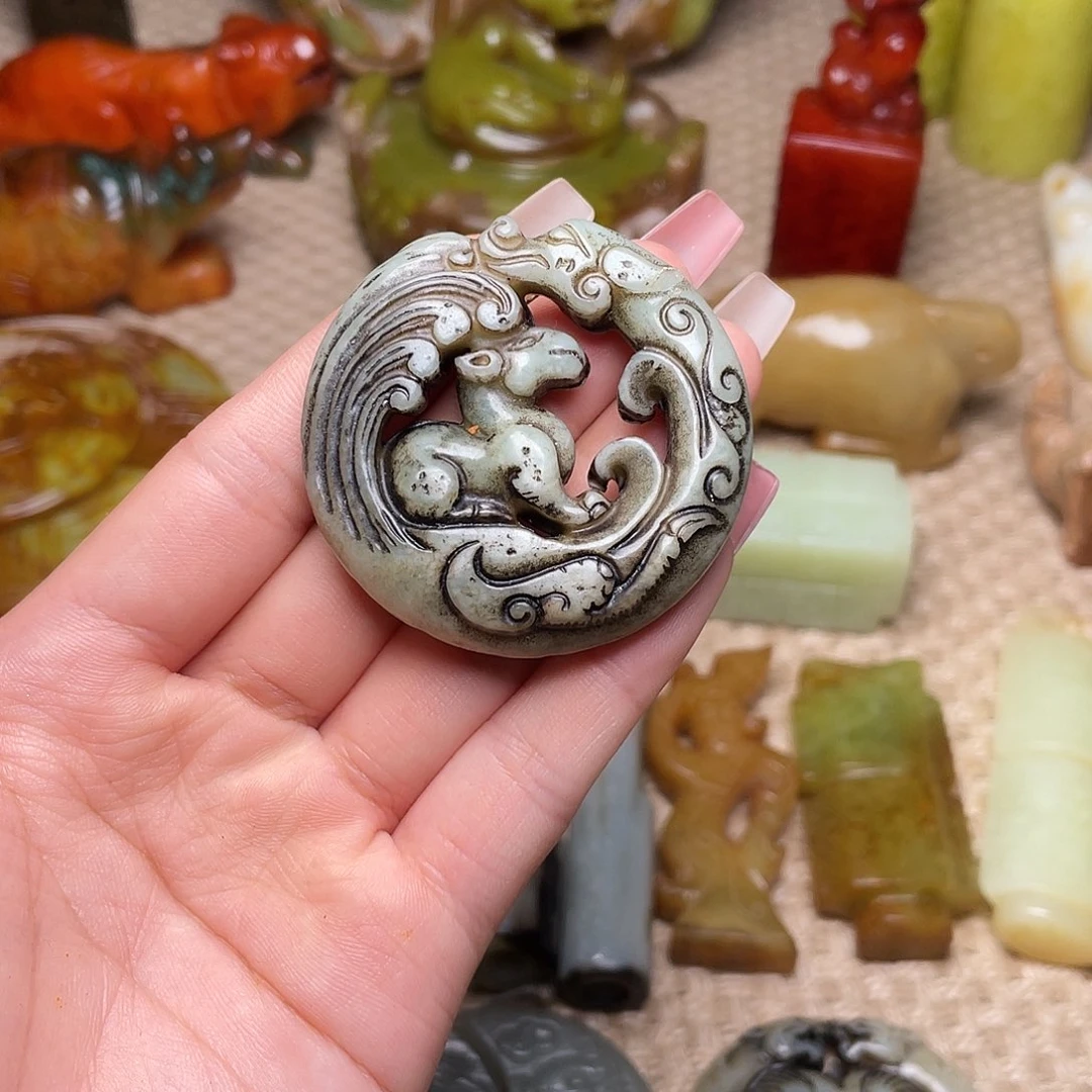 蛇纹石玉未镶嵌颈饰