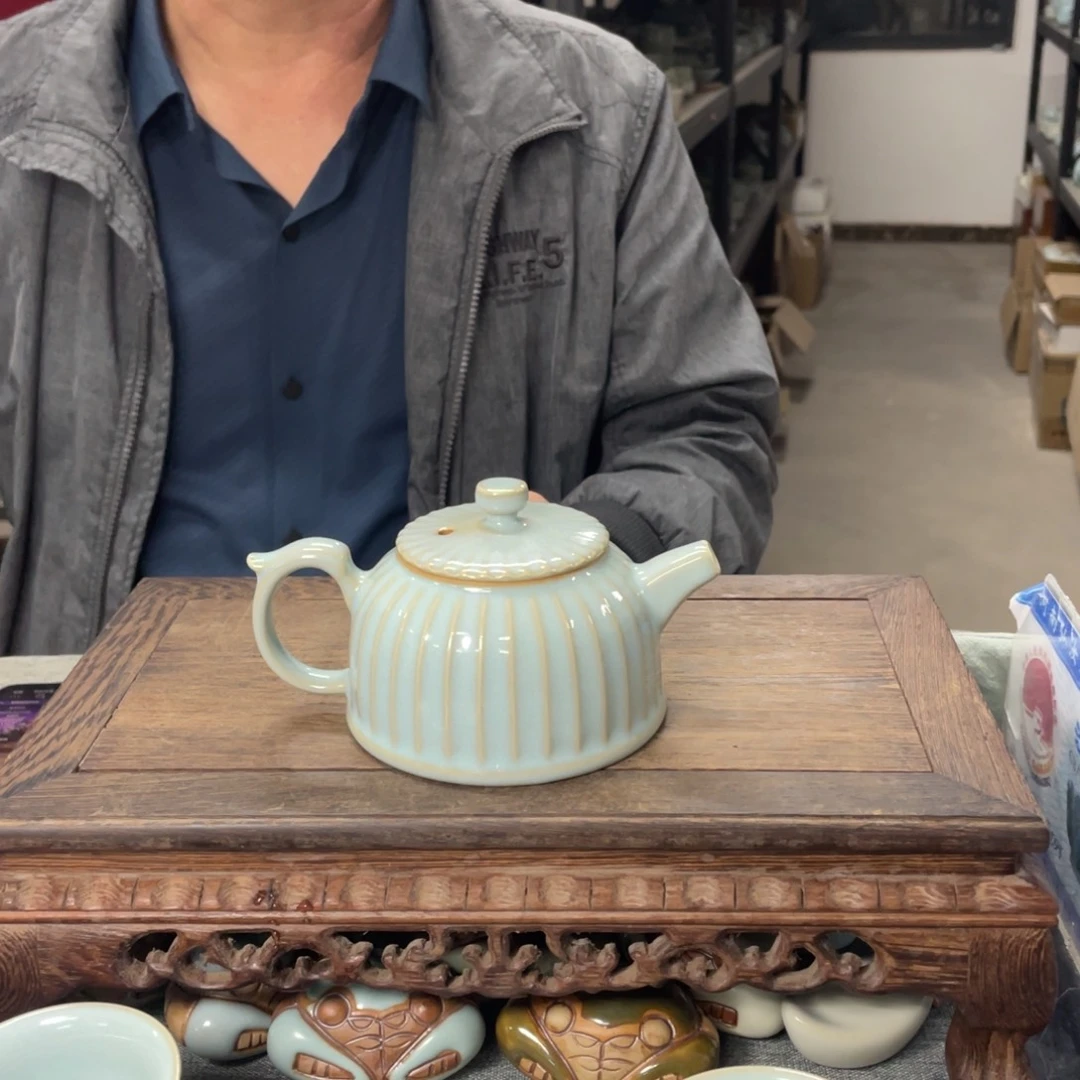 瓷片天青釉青莲壶