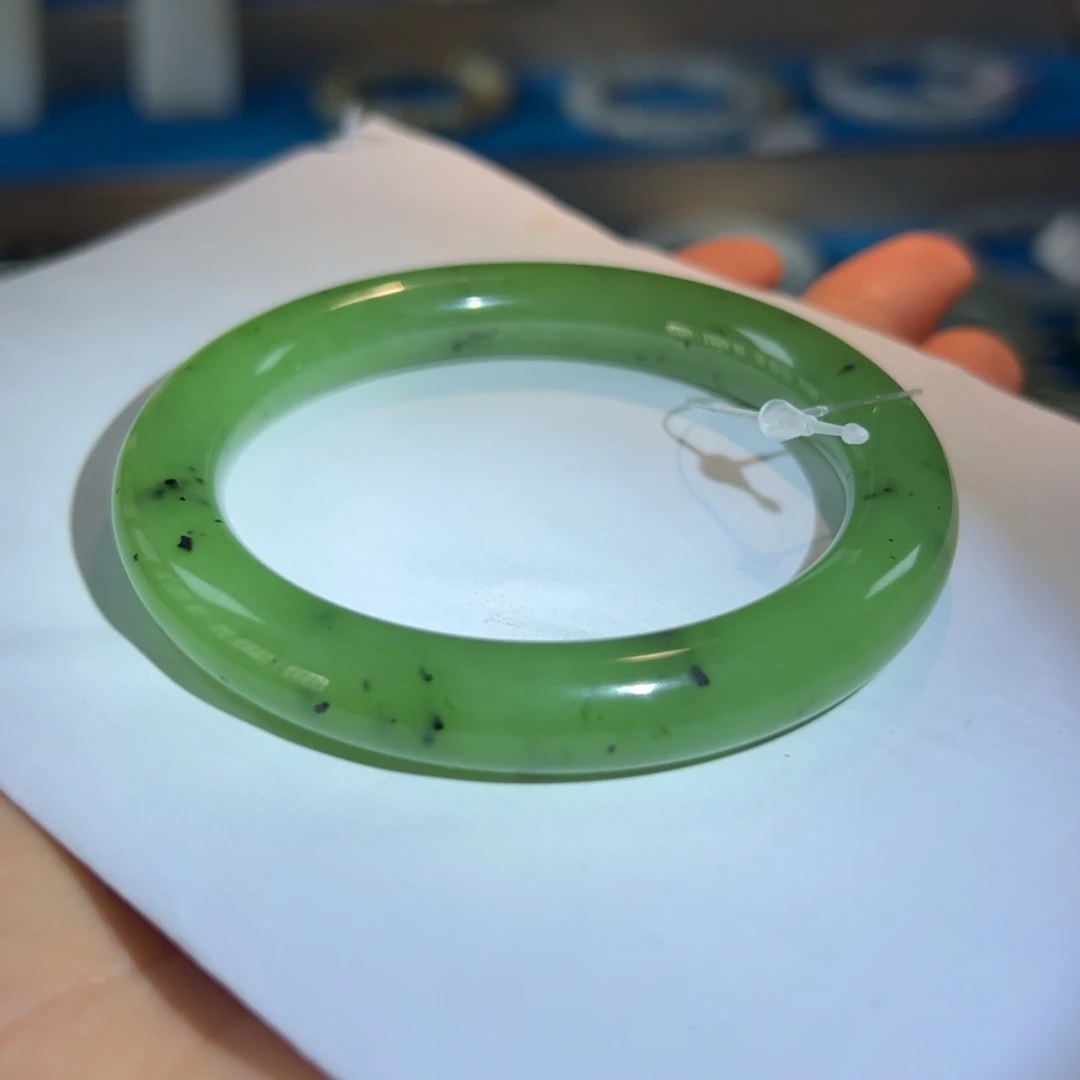 和田玉未镶嵌手镯-俄碧苹果绿猕猴桃