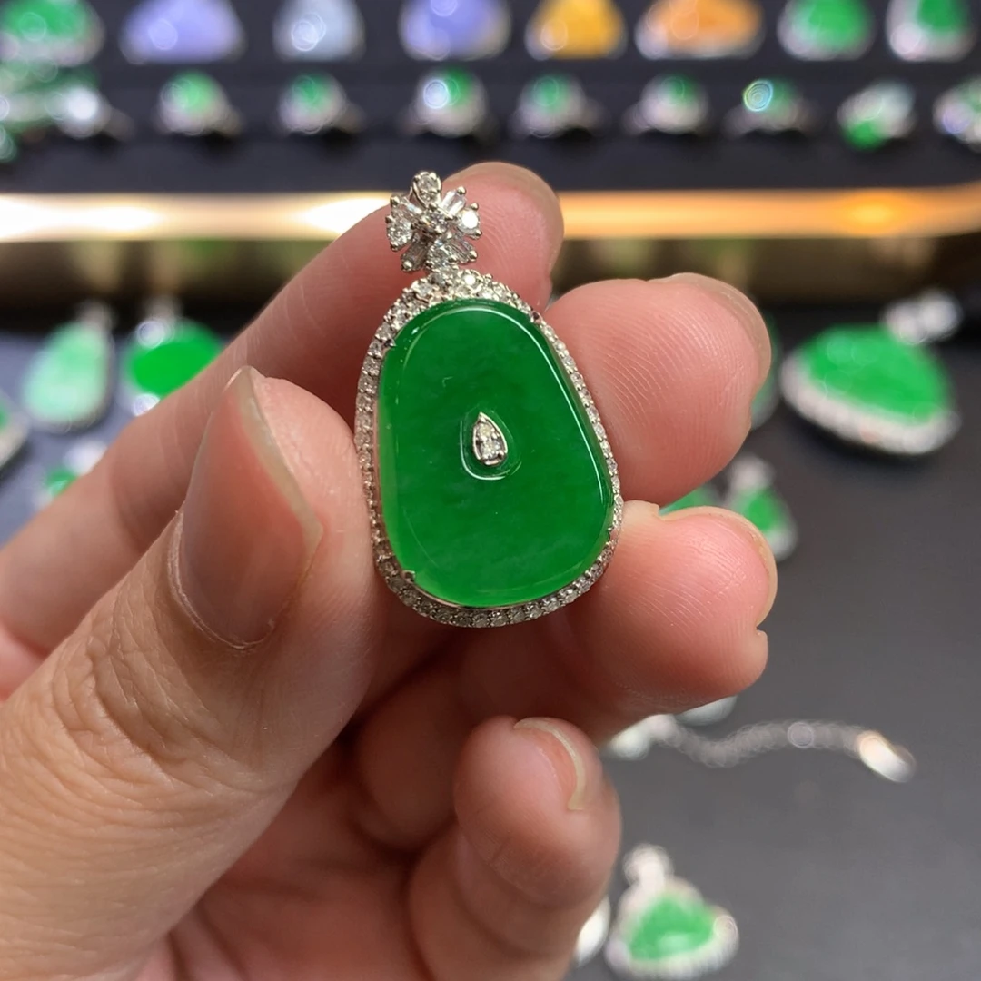 翡翠吊坠(不含链)18K金镶嵌