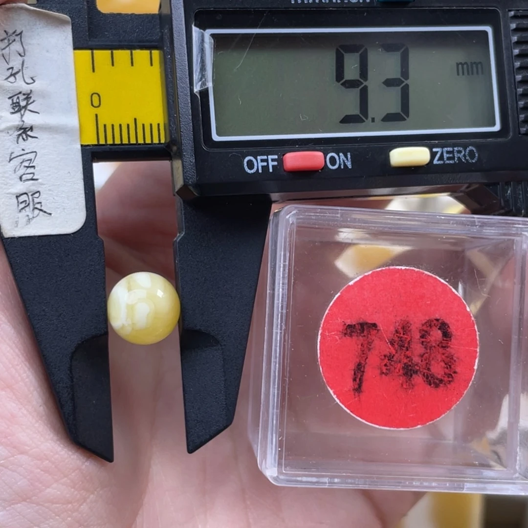 蜜蜡未镶嵌珠宝奇石