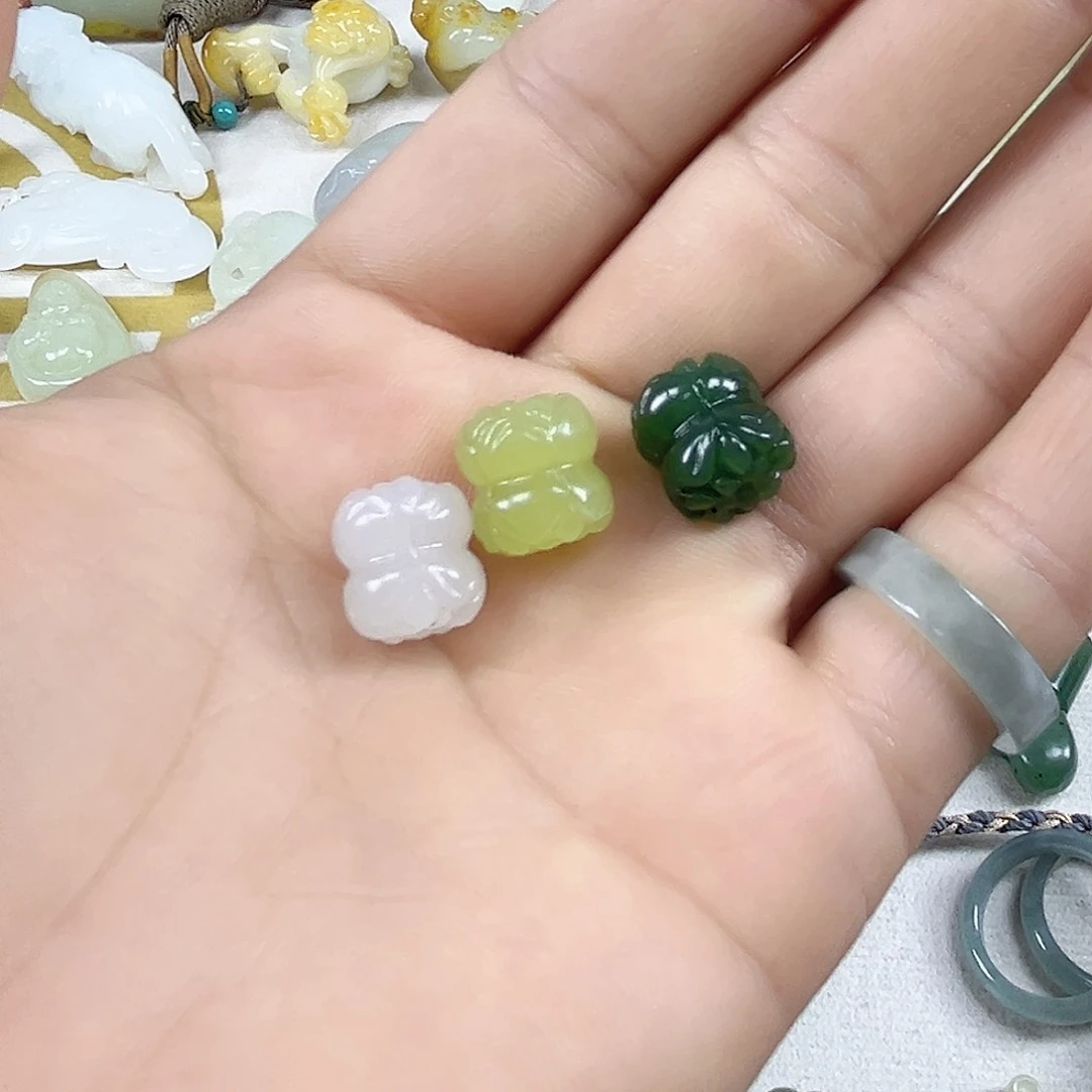 颈饰未镶嵌和田玉（糖玉）