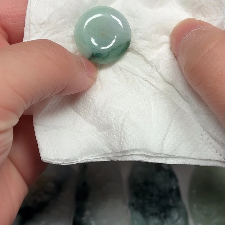 翡翠未镶嵌颈饰平安扣