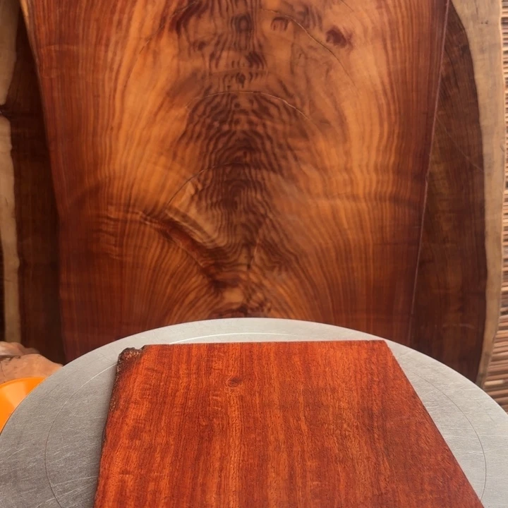 蹦***蹦大叶紫檀（黑酸枝木类）