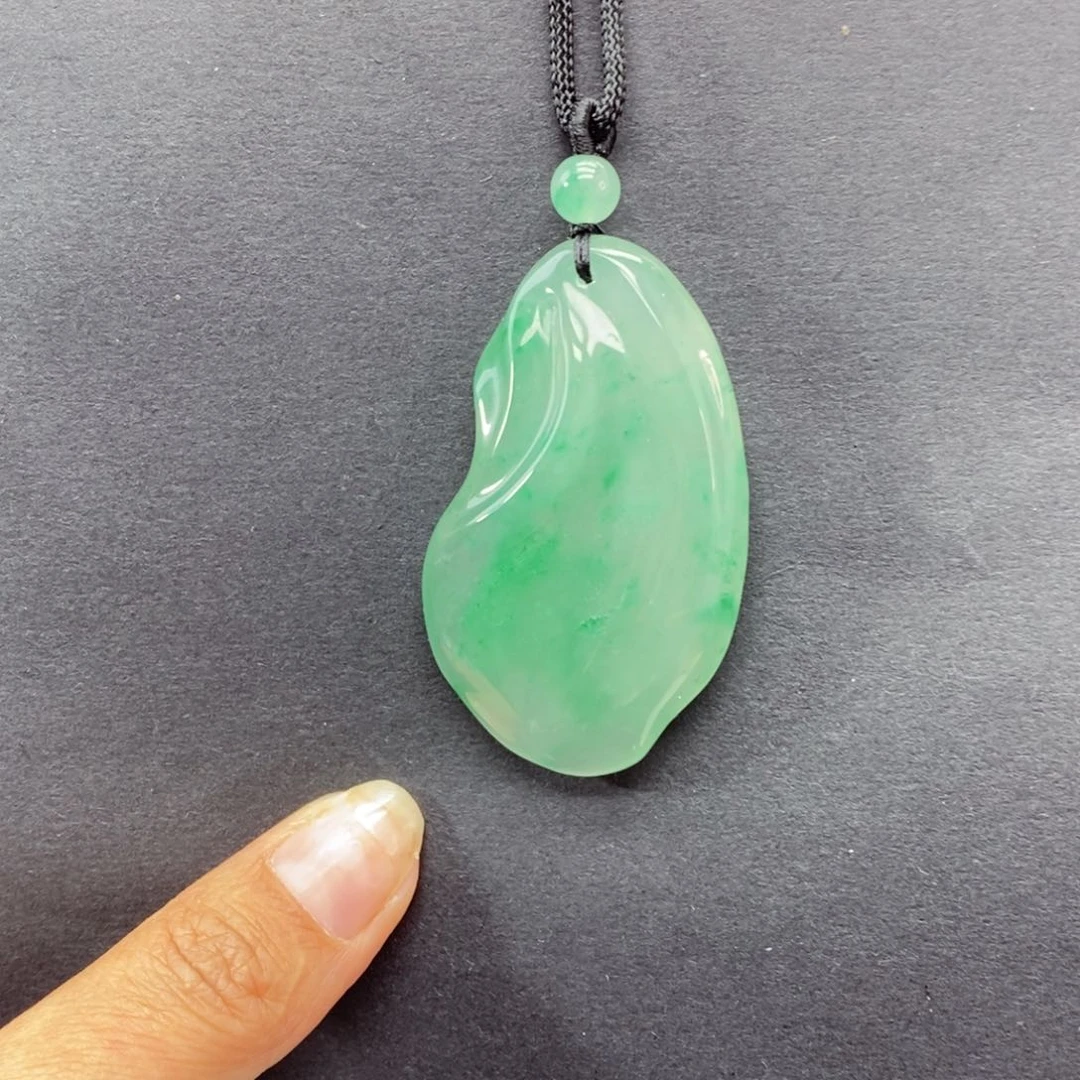 石英质玉吊坠(不含链)未镶嵌五**?