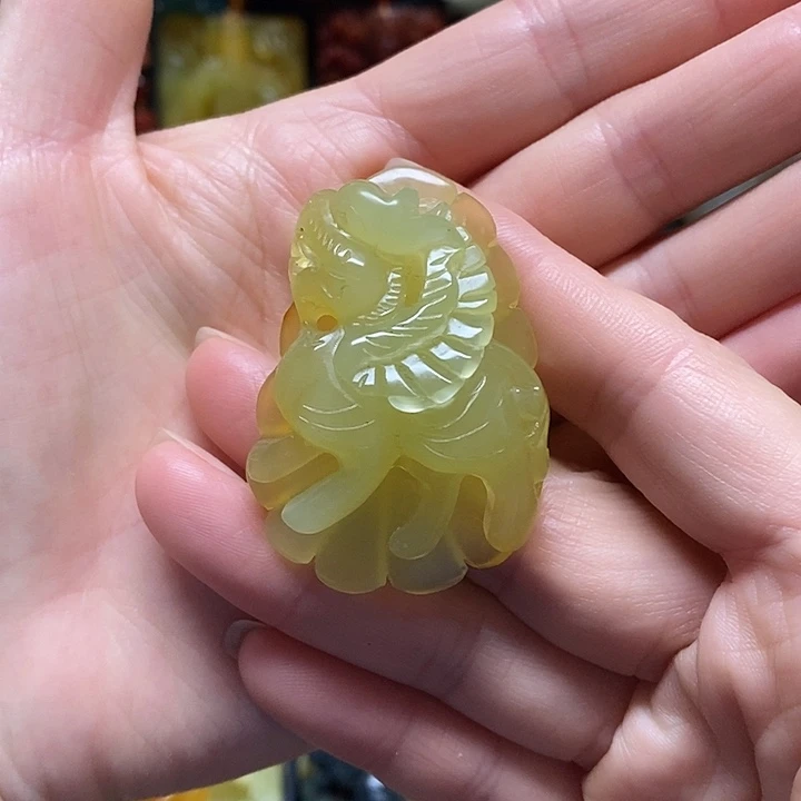 岫玉未镶嵌吊坠(赠链)