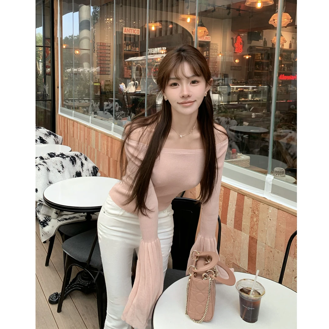 juanjuanyee【仙蝶】一字肩性感纯欲修身气质喇叭袖露肩短款针织衫