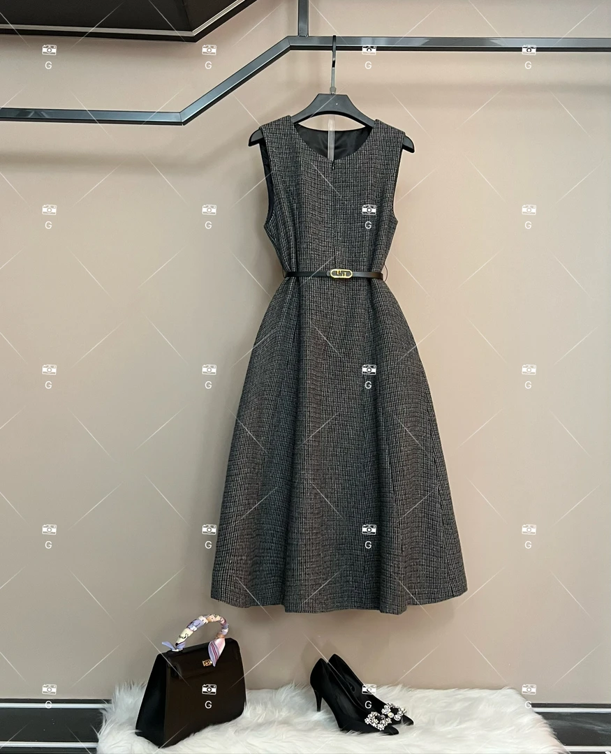 【齐】复古风显瘦默认款式连衣裙女装轻奢秋冬时尚 H-1659