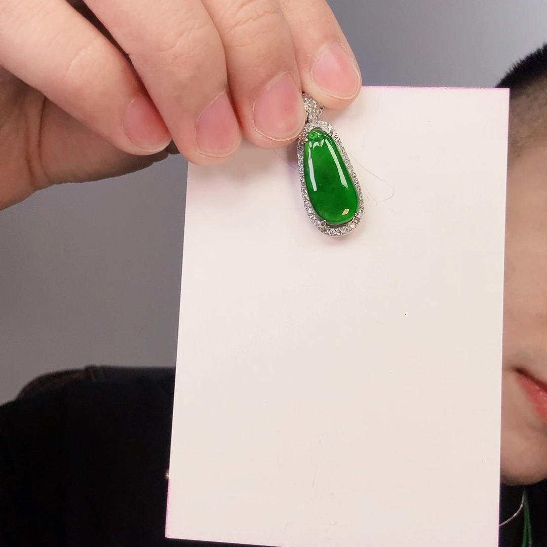 翡翠颈饰未镶嵌一件