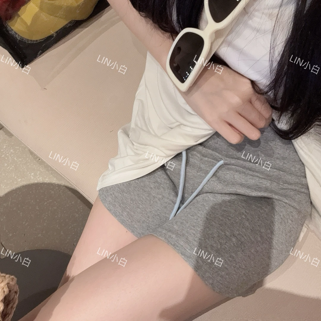 LIN小白 “南韩腿精”经典时髦显瘦中腰休闲灰色短裤