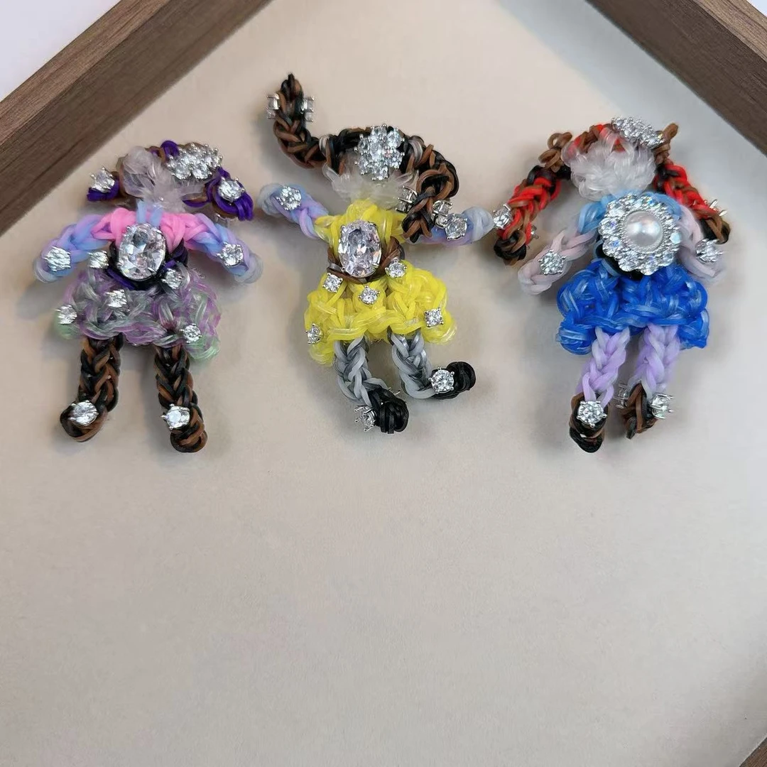 非金属皮质胸针 个性百搭款 皮筋小女孩 胸针 9026