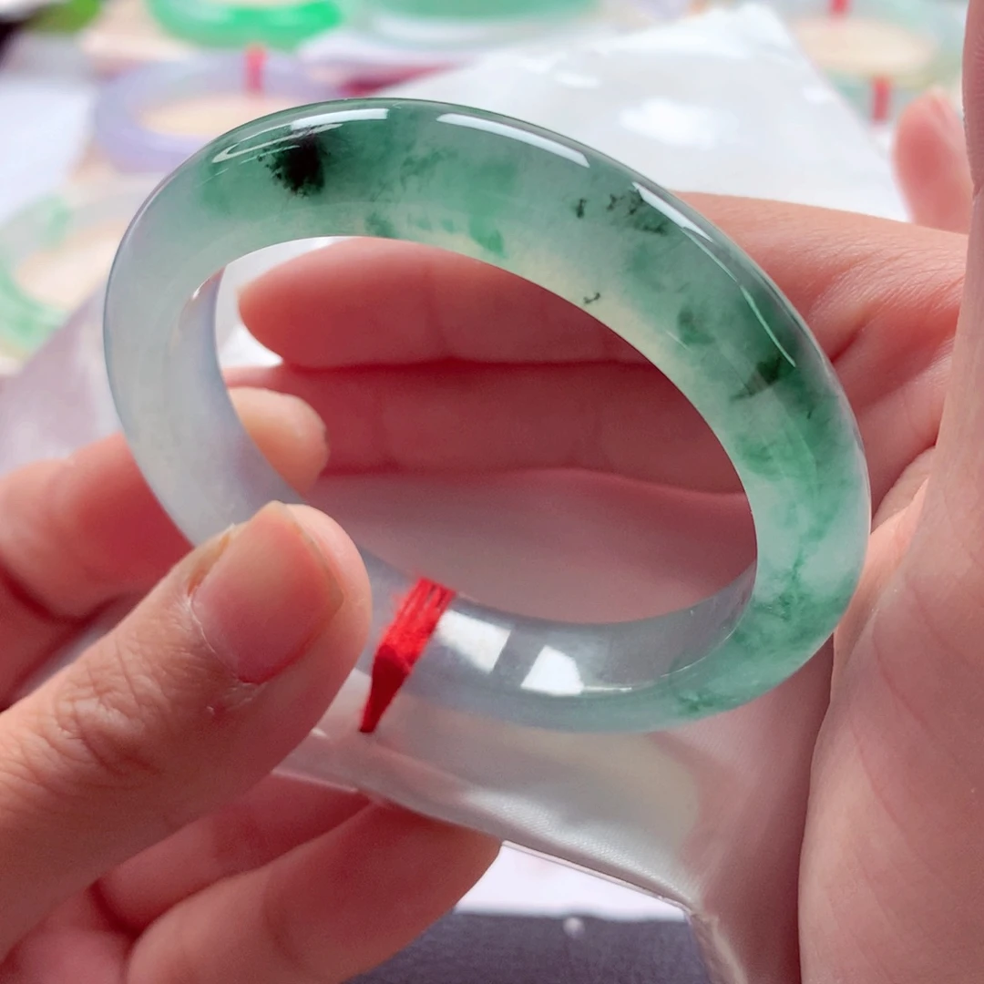 草***.翡翠未镶嵌手镯（贵妃镯）师妹52.4贵妃炸光起钢冰飘花