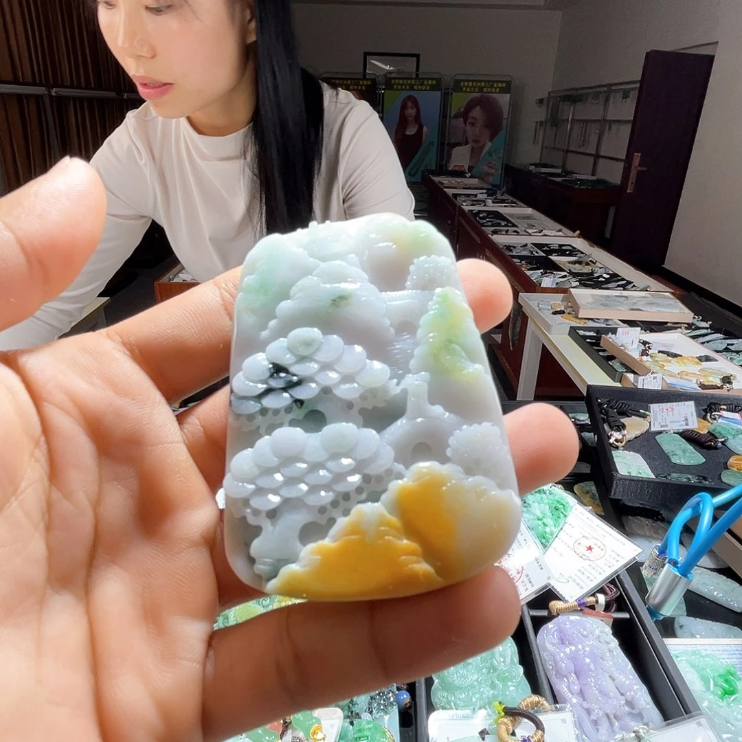 翡翠未镶嵌颈饰一