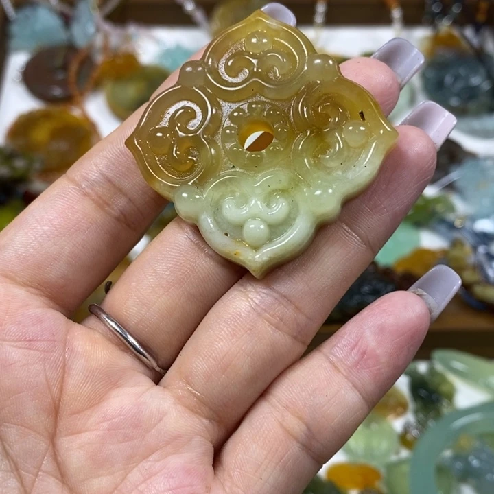 蛇纹石玉未镶嵌吊坠