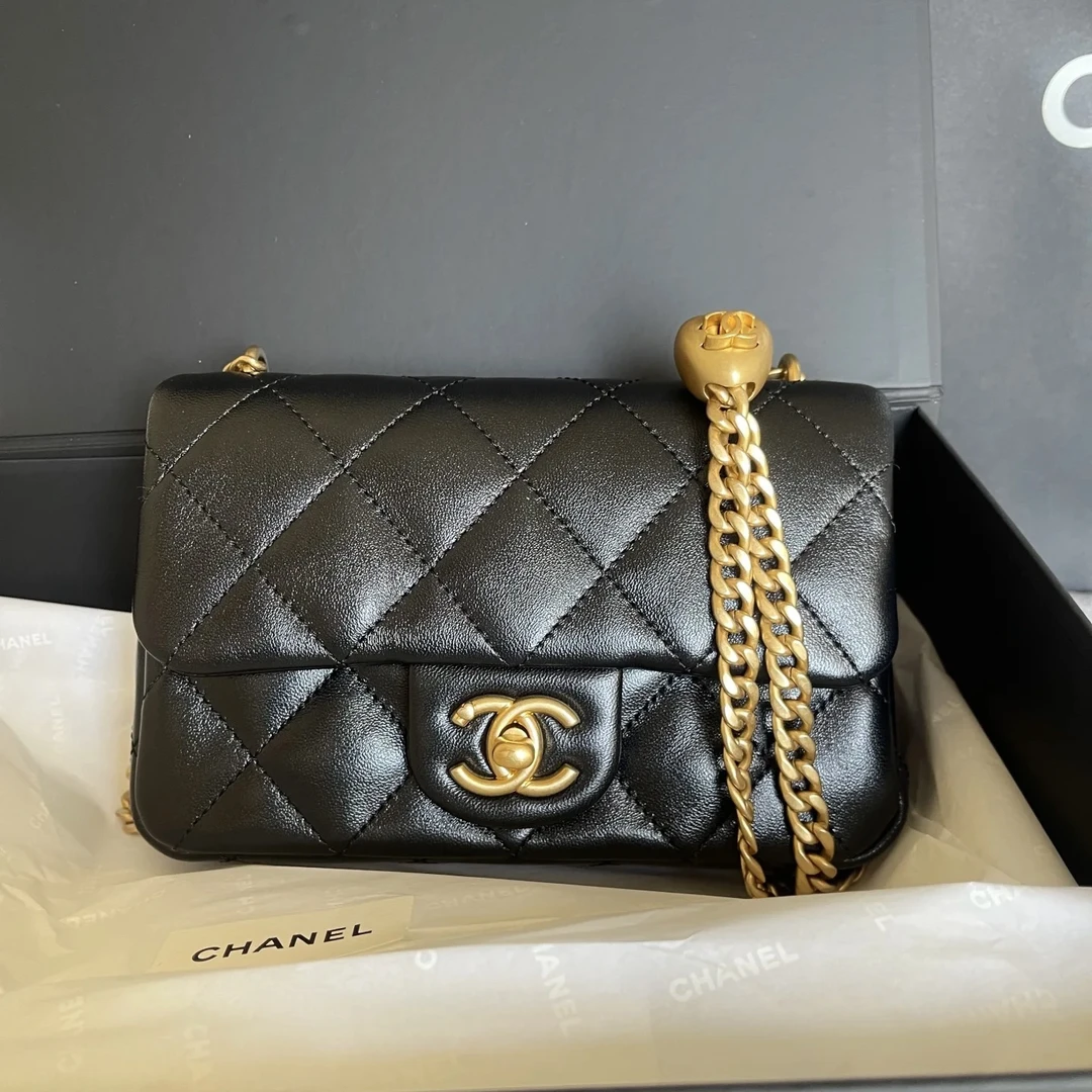 未使用 Chanel/香奈儿 青奢荟/25c黑色爱心金球19方胖子包/70424