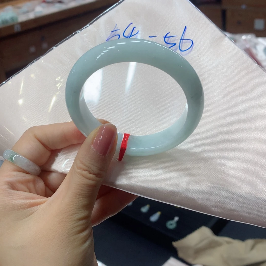 八***后翡翠未镶嵌手镯买断