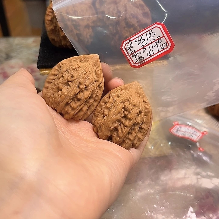 文玩核桃把件赤龙鸡心