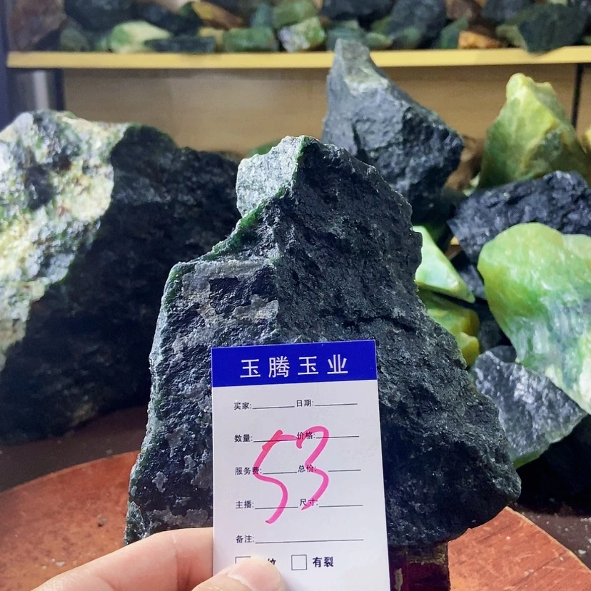【闪购商品】蛇纹石玉未镶嵌岫玉善**人
