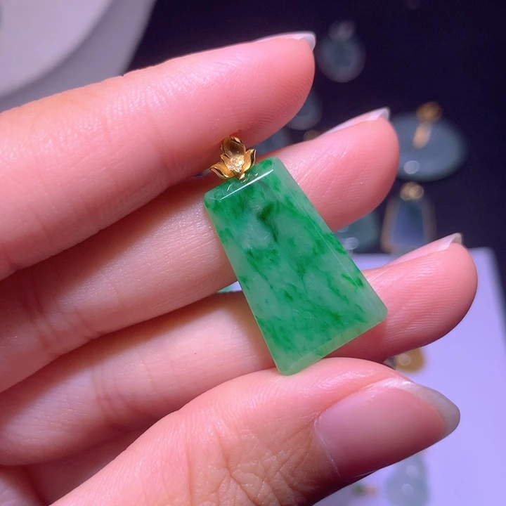 颈饰18K金镶嵌翡翠翡翠