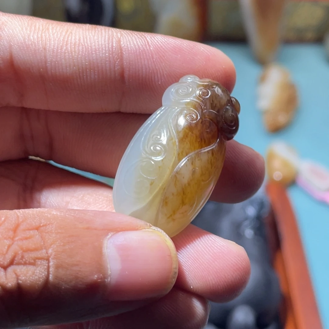 和田玉未镶嵌把件