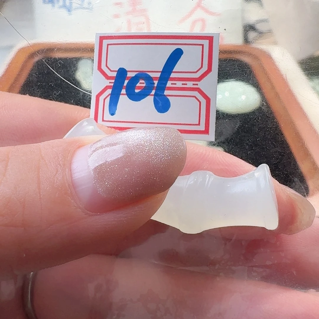 蛇纹石玉颈饰合金精美礼品