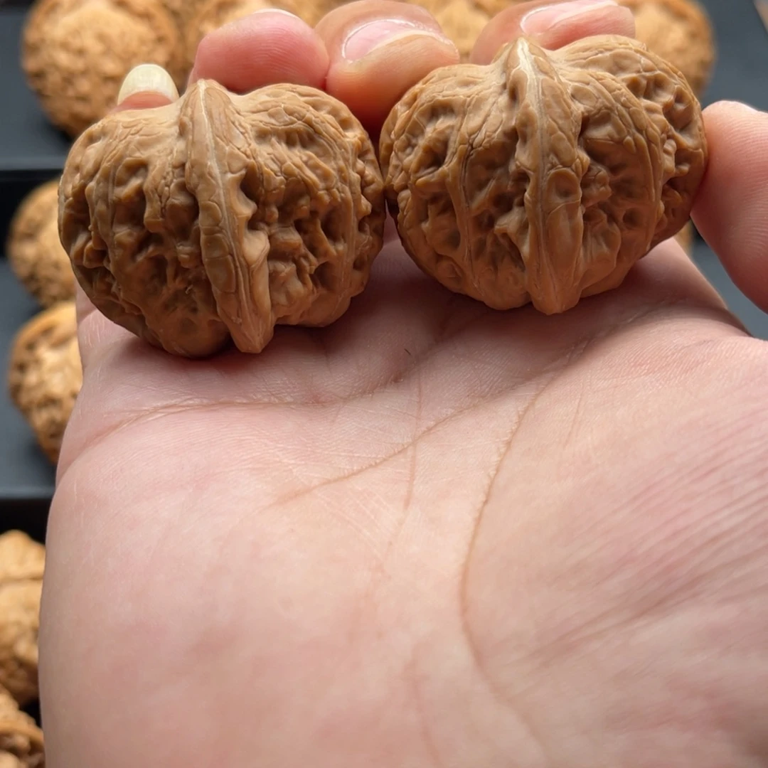 用***3文玩核桃吊坠平谷元宝41.8，150用户