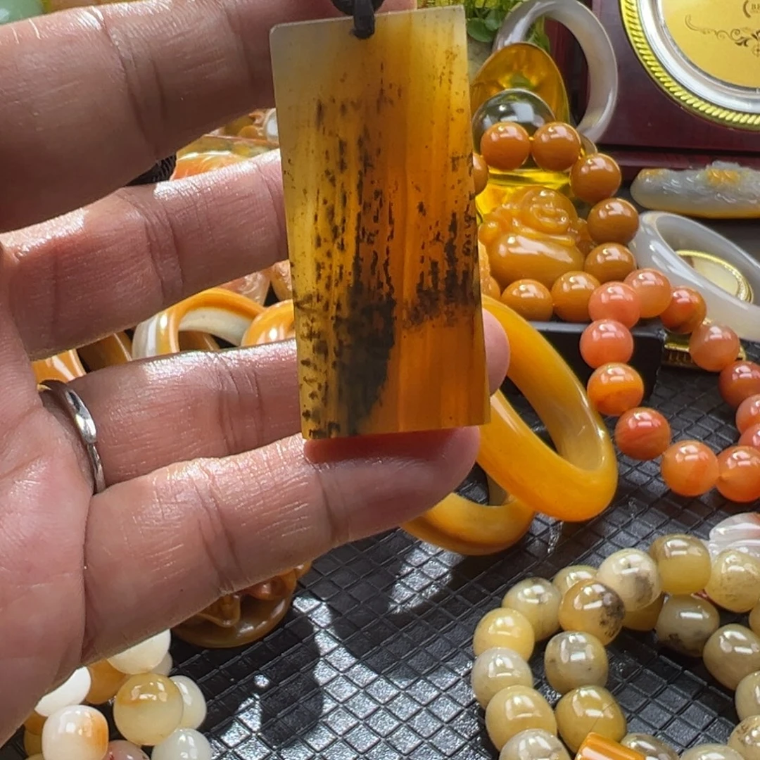 石英质玉未镶嵌颈饰