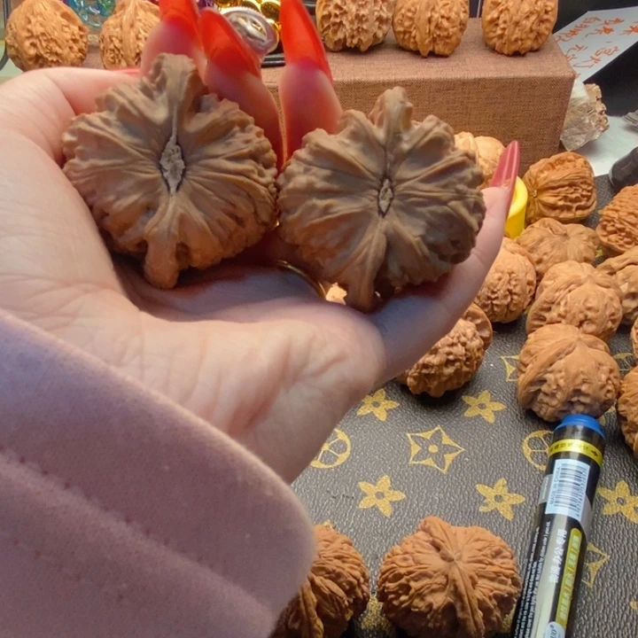 同*顺全品无修经典款狮子头球白44