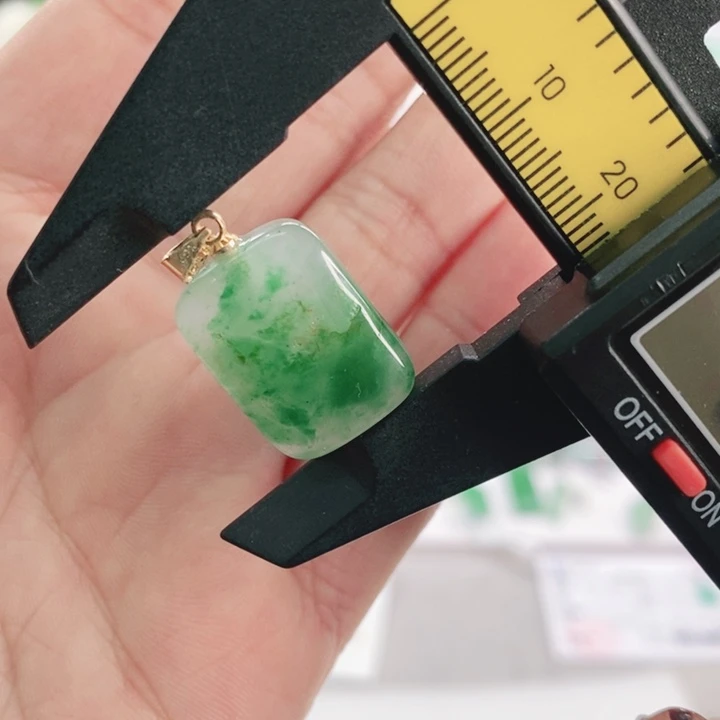 石英质玉未镶嵌颈饰