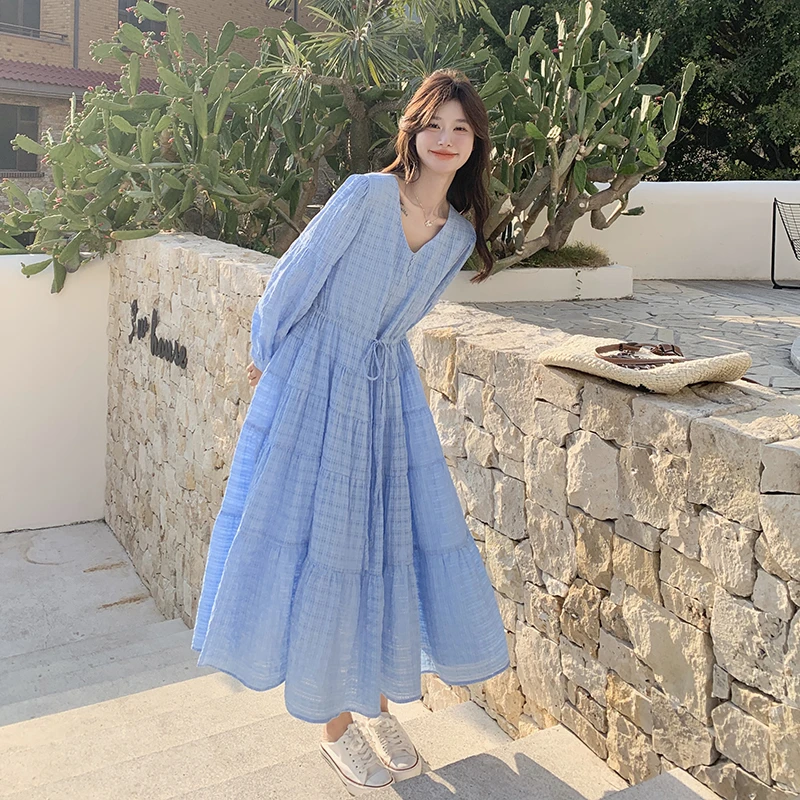 小清新蓝色V领连衣裙女2025年春季新款时尚高腰浪漫减龄显瘦A字裙