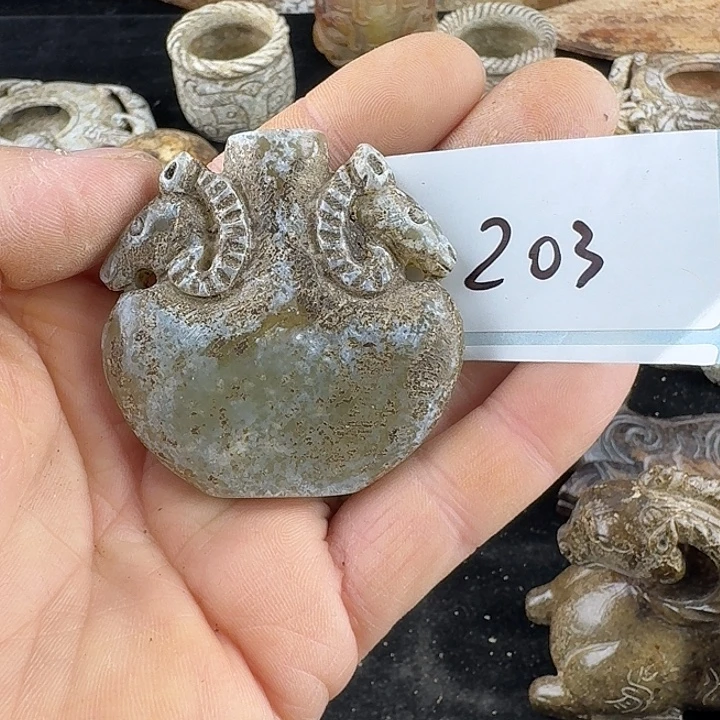 和田玉未镶嵌颈饰