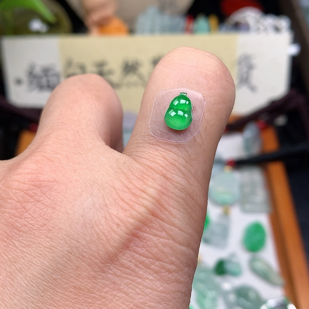 翡翠裸石缅甸天然A货翡翠阳绿葫芦