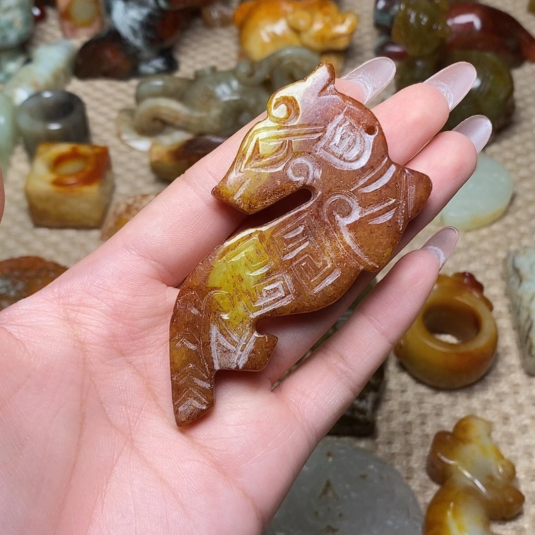 蛇纹石玉未镶嵌颈饰