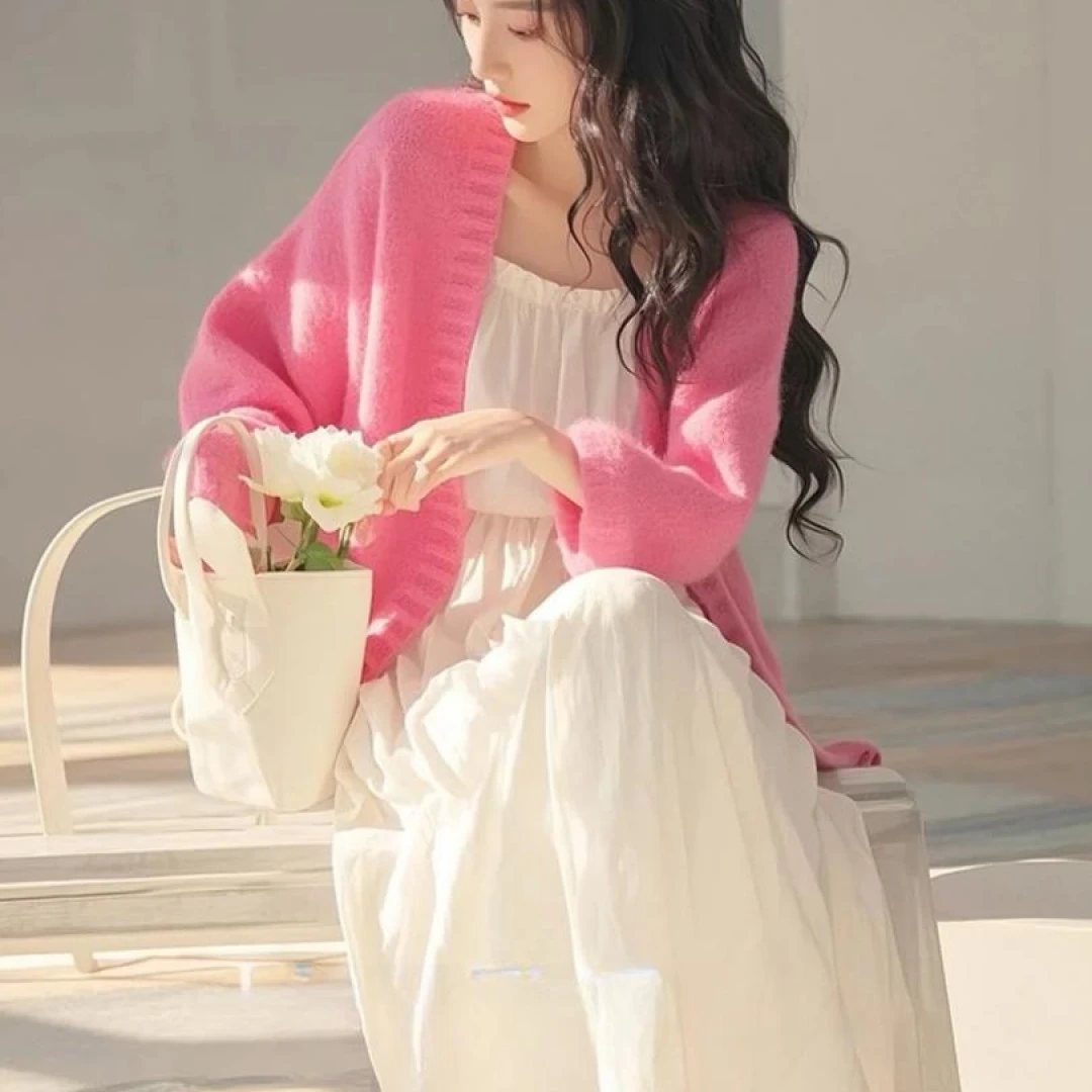 2025开春新款今年流行超好看气质粉色开衫白色吊带连衣裙两件套女