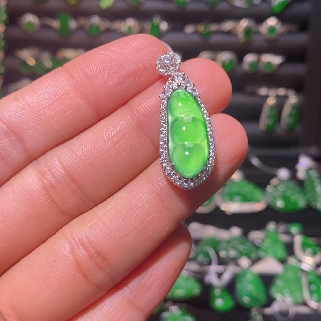 翡翠银S925镶嵌颈饰福豆吊坠