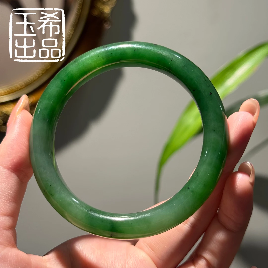 珍藏级 和田玉 俄料 苹果绿 正圈手镯 59mm  Y588