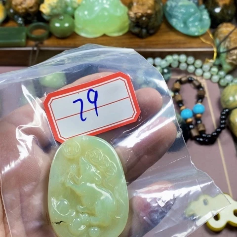 未镶嵌蛇纹石玉颈饰