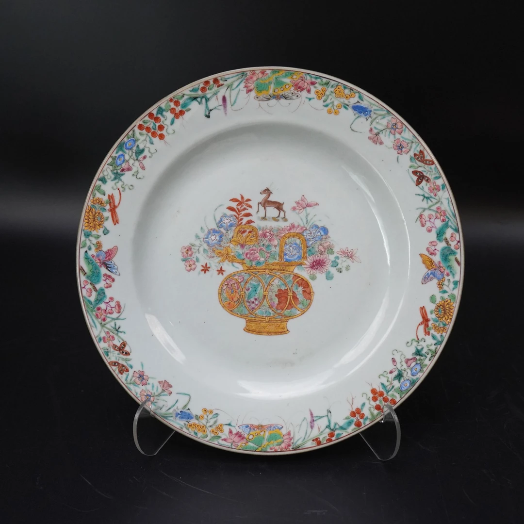 Lot.25081021清乾隆粉彩博古提篮花赏盘 直径:约23cm