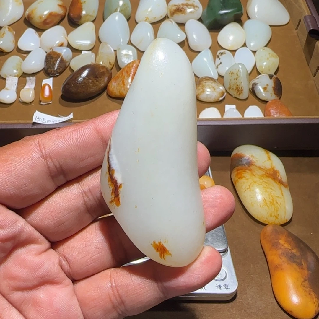 玉***龙和田玉（糖玉）未镶嵌颈饰