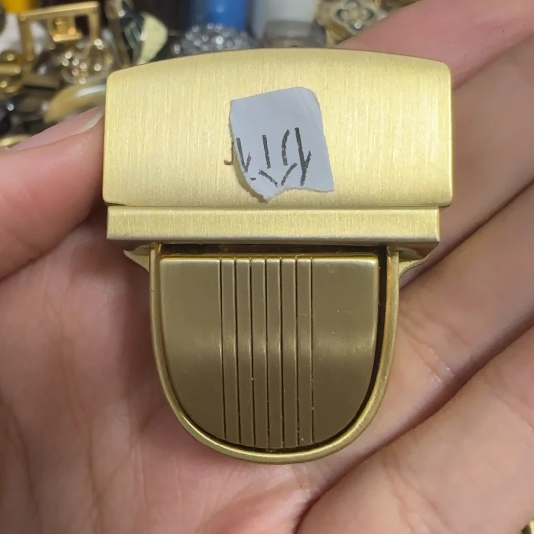金色插锁15元2个.