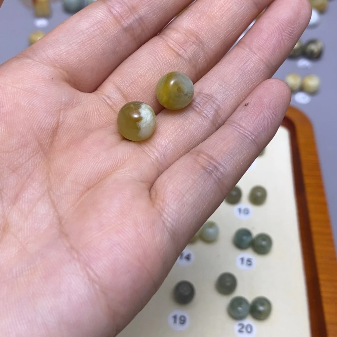 蛇纹石玉配饰合金开****肠