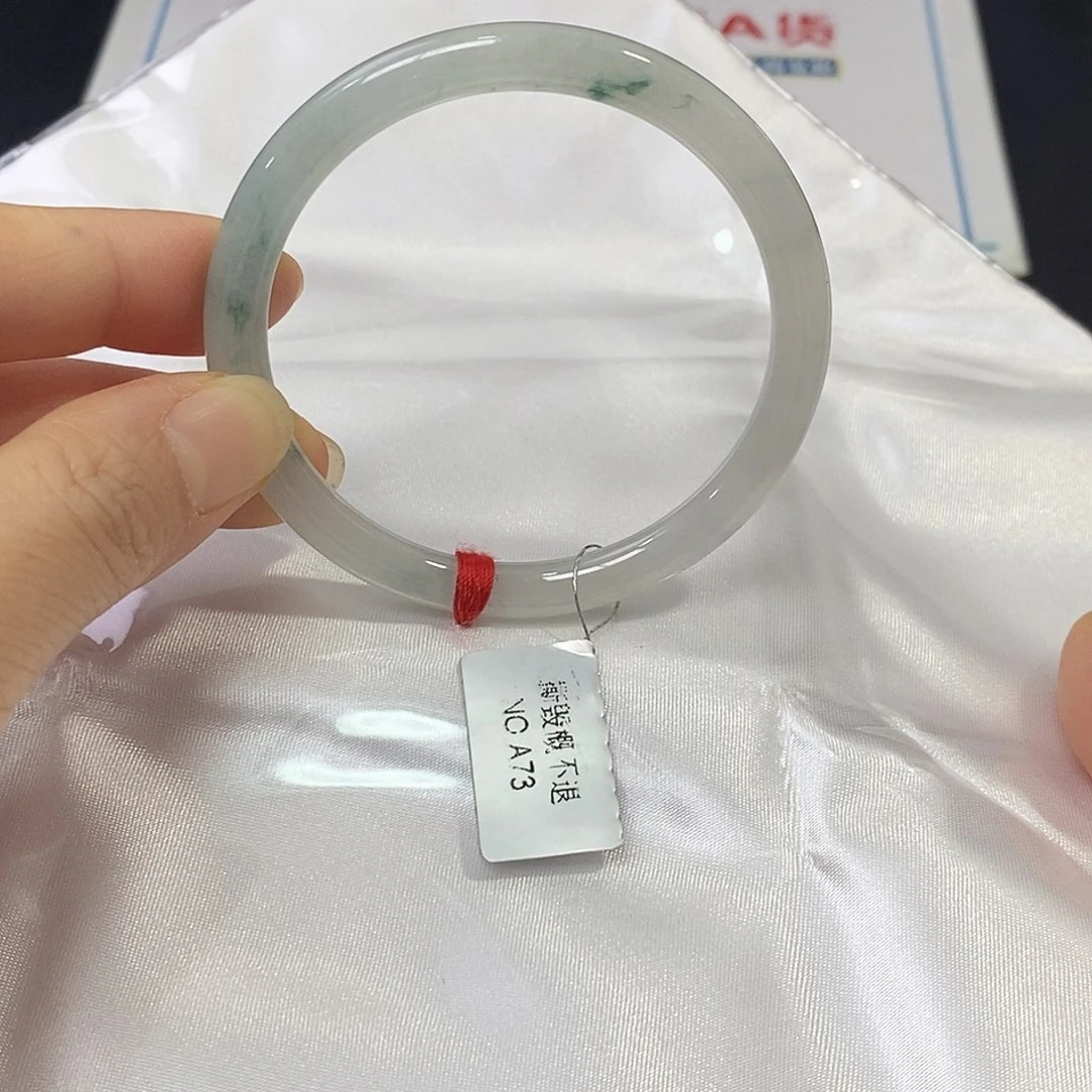 翡翠未镶嵌手镯（圆镯）53.5