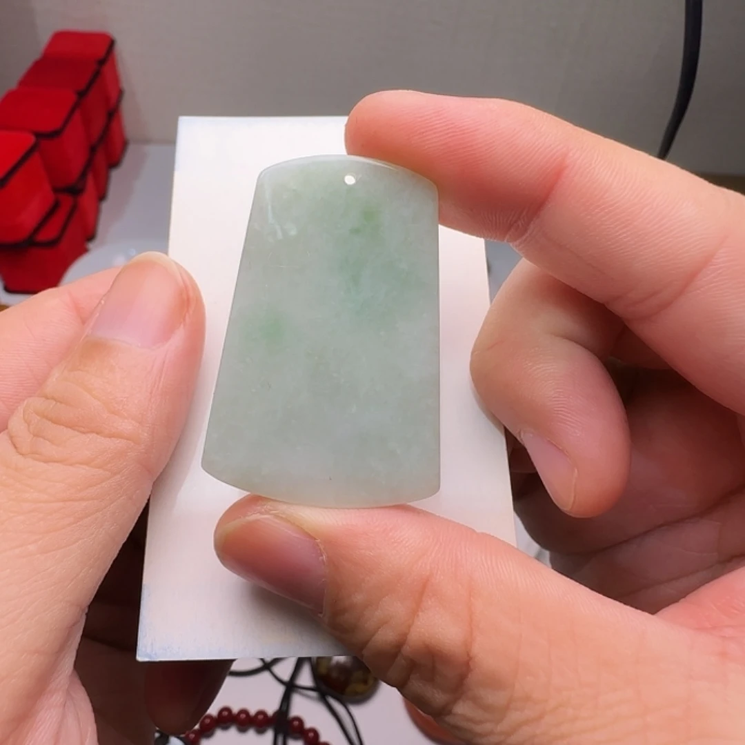 翡翠未镶嵌颈饰无事牌