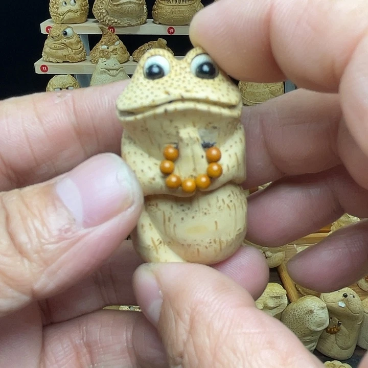 竹竹根雕金蟾手把件