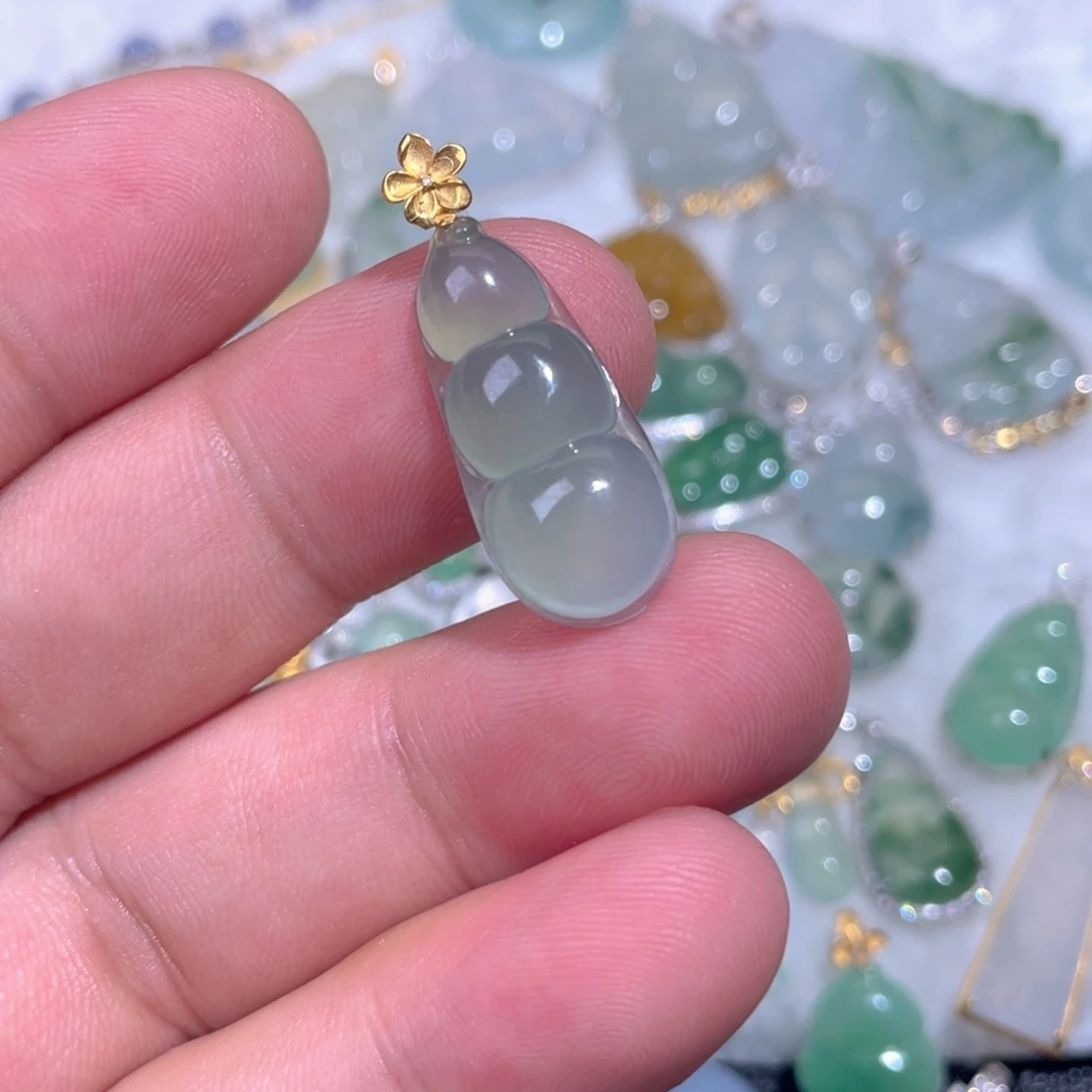 翡翠18K金镶嵌颈饰