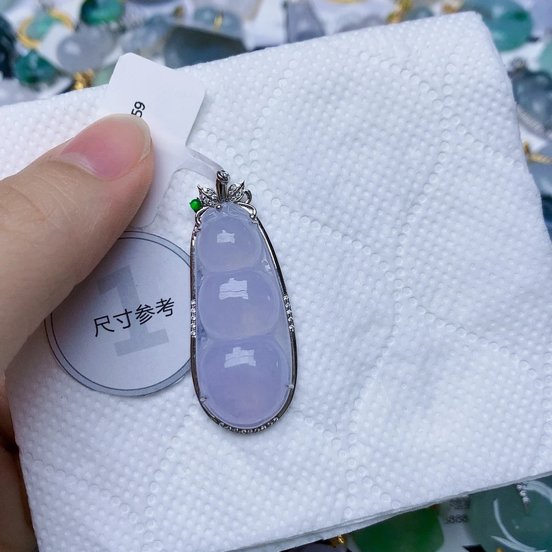 v***n翡翠18K金镶嵌颈饰天然A货翡翠