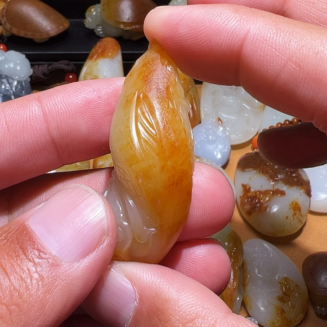 和田玉颈饰未镶嵌一***语