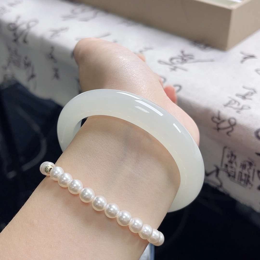 和田玉未镶嵌手镯